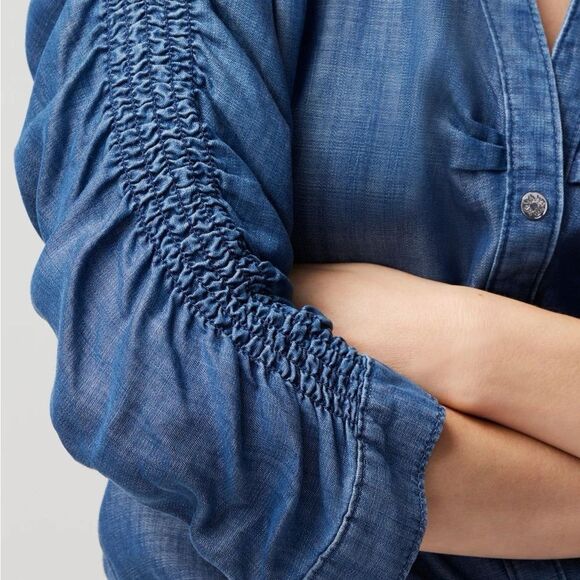 White House Black Market Elbow Sleeve Smocked‎ Denim Shirt size 2 NWT - Picture 3 of 8